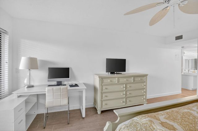 5851 Camino Del Sol Apt 402, Boca Raton, FL 33433