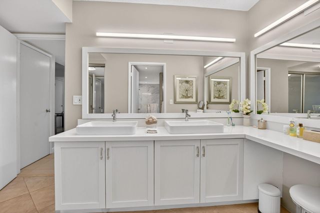 5851 Camino Del Sol Apt 402, Boca Raton, FL 33433