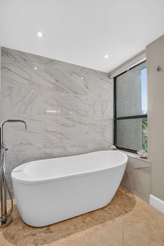 5851 Camino Del Sol Apt 402, Boca Raton, FL 33433