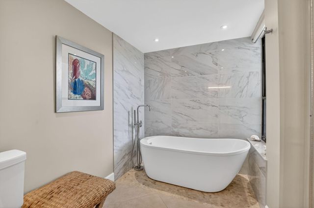 5851 Camino Del Sol Apt 402, Boca Raton, FL 33433