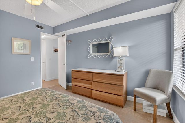 5851 Camino Del Sol Apt 402, Boca Raton, FL 33433