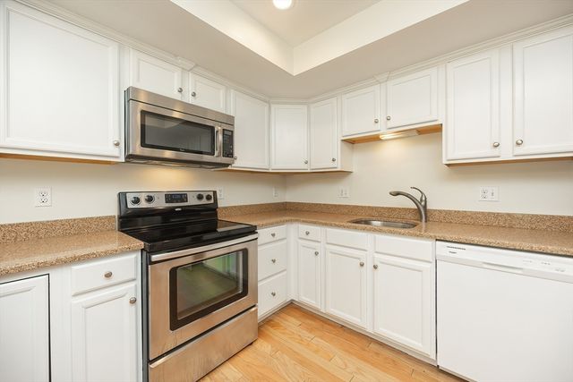 24 Leanne Way 24, Franklin, MA 02038