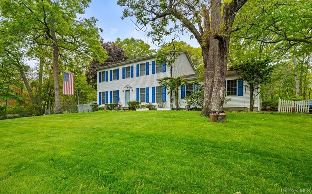 62 W Bartlett Road, Middle Island, NY 11953