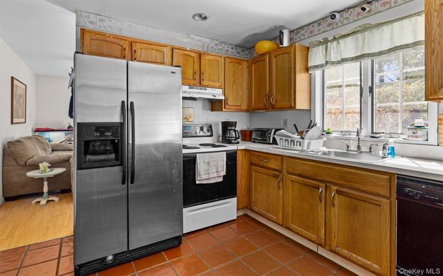 62 W Bartlett Road, Middle Island, NY 11953