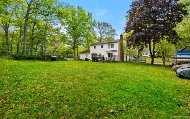 62 W Bartlett Road, Middle Island, NY 11953