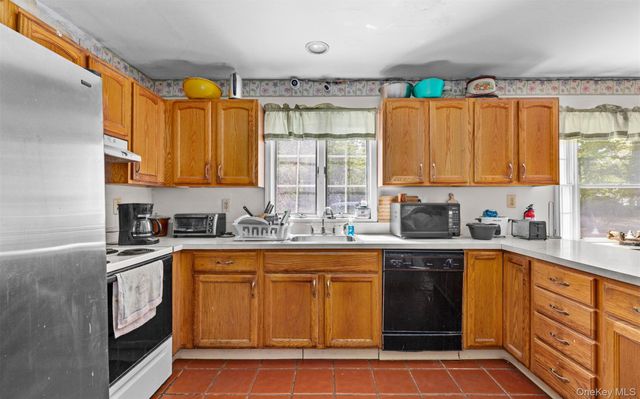 62 W Bartlett Road, Middle Island, NY 11953