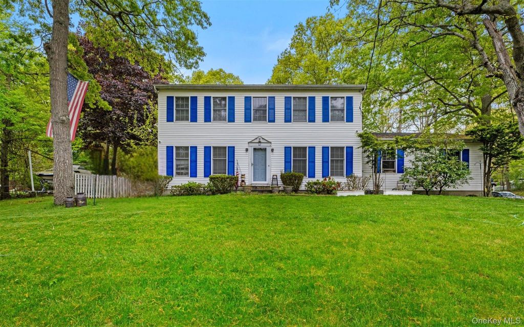 62 W Bartlett Road, Middle Island, NY 11953