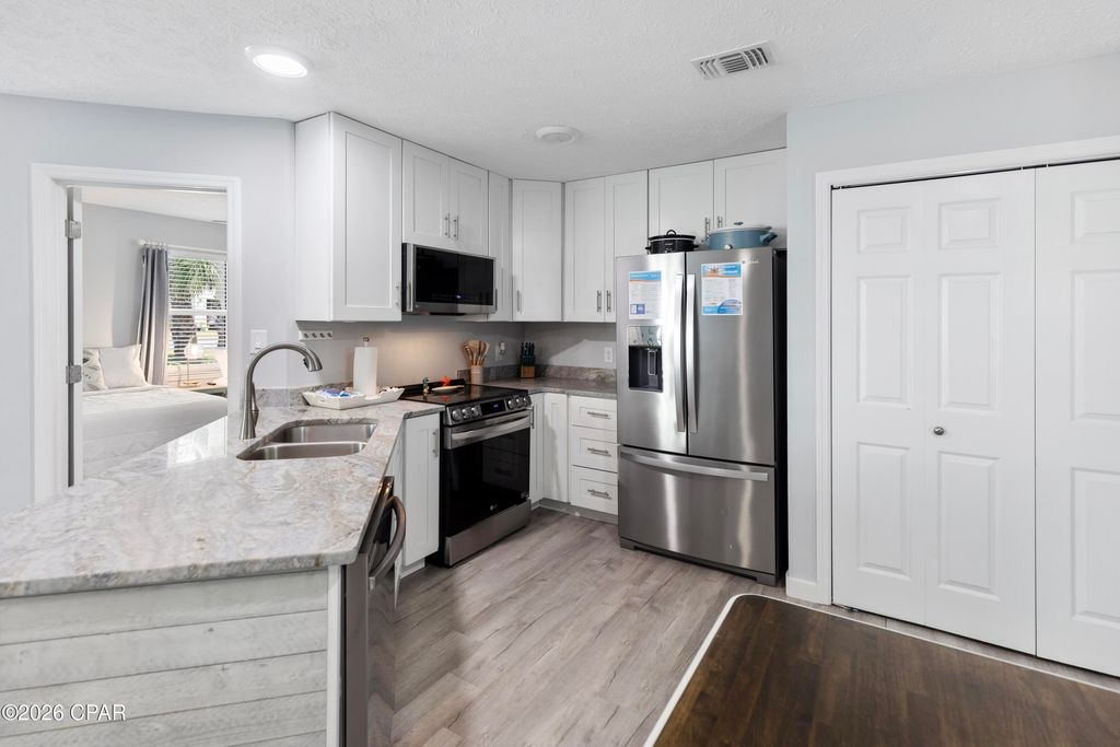Image 9 of property listing at 21401 Hilltop Avenue, Panama City Beach, FL 32413