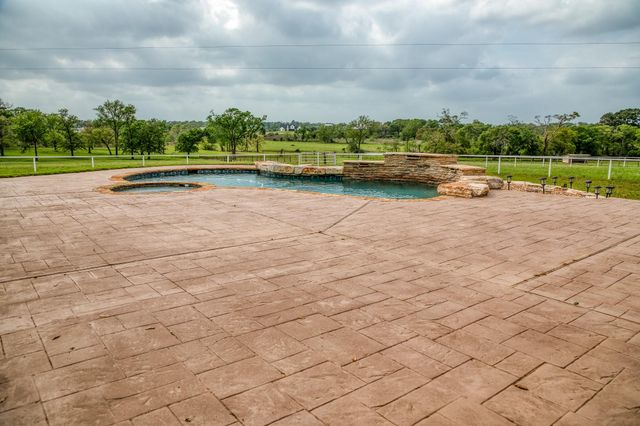 2958 Highway 36 N, Bellville, TX 77418