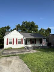 2803 Nelson Dr, Hopkinsville, KY 42240
