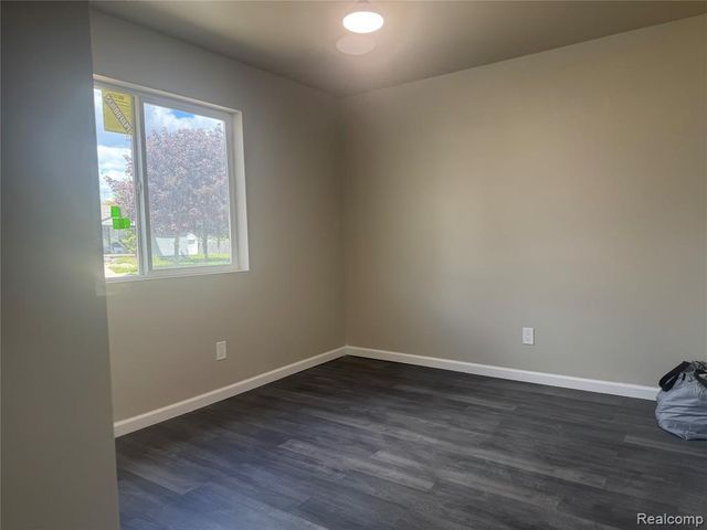23276 Wellington Avenue, Warren, MI 48089