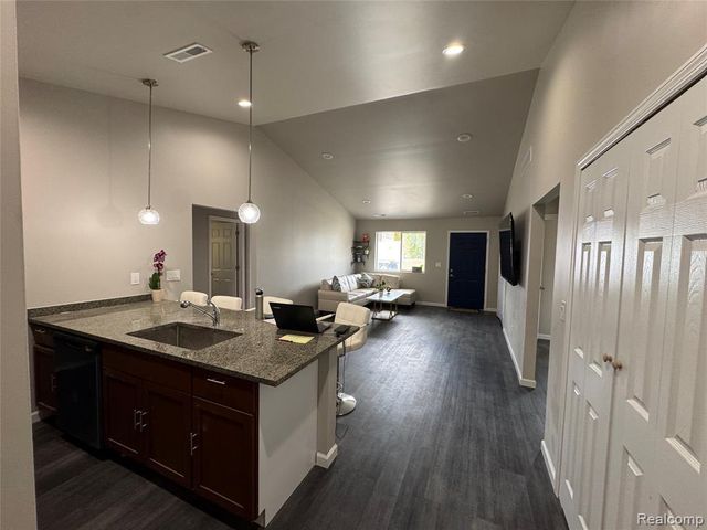 23276 Wellington Avenue, Warren, MI 48089