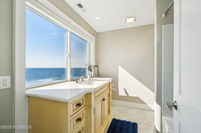 27 S Beach Drive, Cape May Court House, NJ 08210