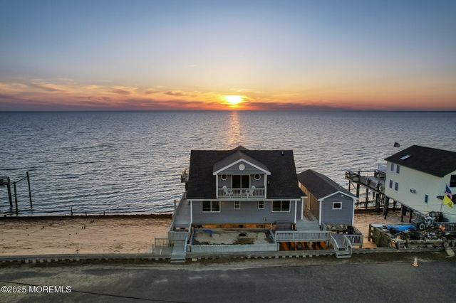 27 S Beach Drive, Cape May Court House, NJ 08210