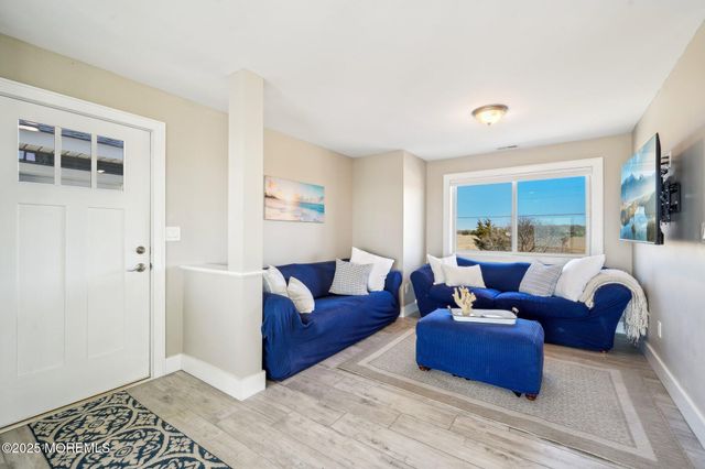 27 S Beach Drive, Cape May Court House, NJ 08210