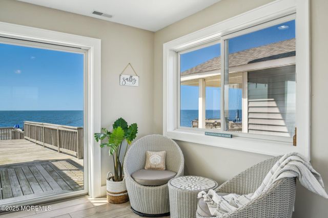 27 S Beach Drive, Cape May Court House, NJ 08210