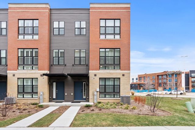 343 Summit Circle Summit Circle 343, Lombard, IL 60148