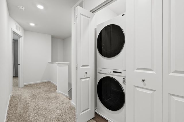 343 Summit Circle Summit Circle 343, Lombard, IL 60148