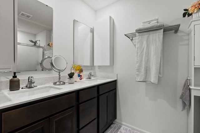 343 Summit Circle Summit Circle 343, Lombard, IL 60148