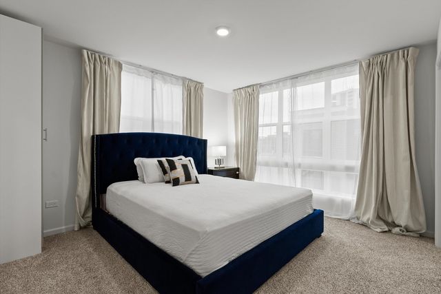 343 Summit Circle Summit Circle 343, Lombard, IL 60148