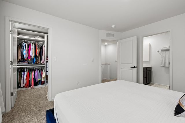 343 Summit Circle Summit Circle 343, Lombard, IL 60148