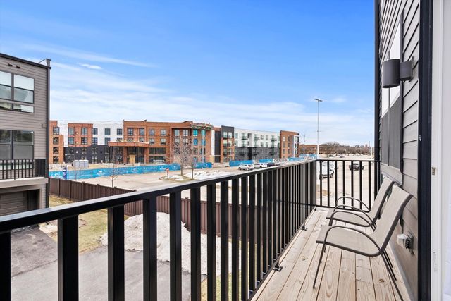 343 Summit Circle Summit Circle 343, Lombard, IL 60148