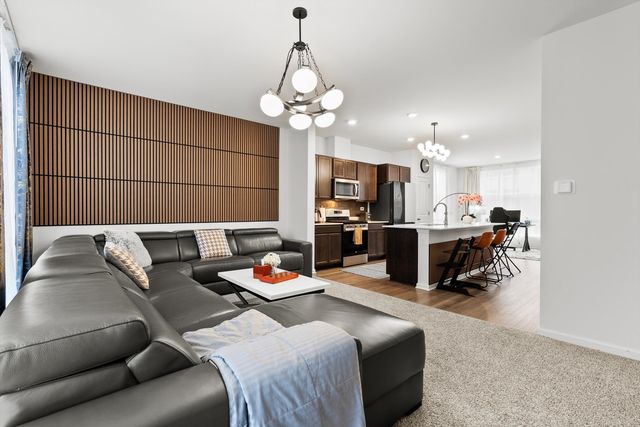 343 Summit Circle Summit Circle 343, Lombard, IL 60148