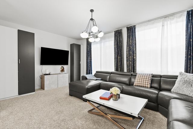 343 Summit Circle Summit Circle 343, Lombard, IL 60148