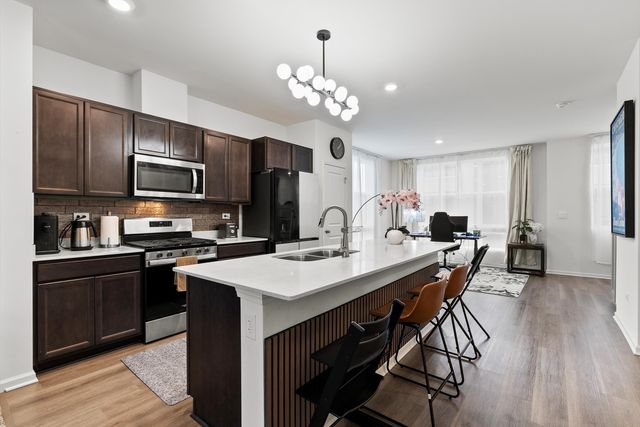 343 Summit Circle Summit Circle 343, Lombard, IL 60148