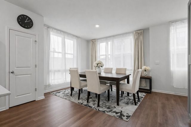 343 Summit Circle Summit Circle 343, Lombard, IL 60148