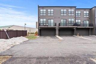 343 Summit Circle Summit Circle 343, Lombard, IL 60148