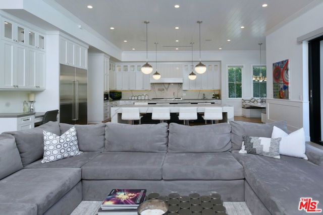 17201 Mccormick Street, Encino (los Angeles), CA 91316