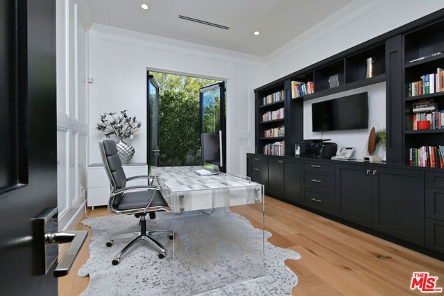 17201 Mccormick Street, Encino (los Angeles), CA 91316