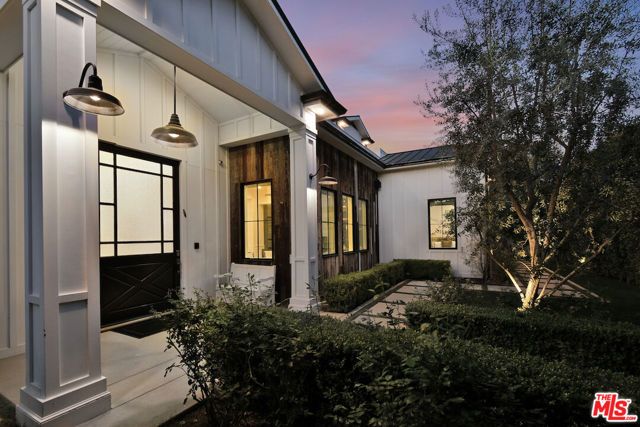 17201 Mccormick Street, Encino (los Angeles), CA 91316