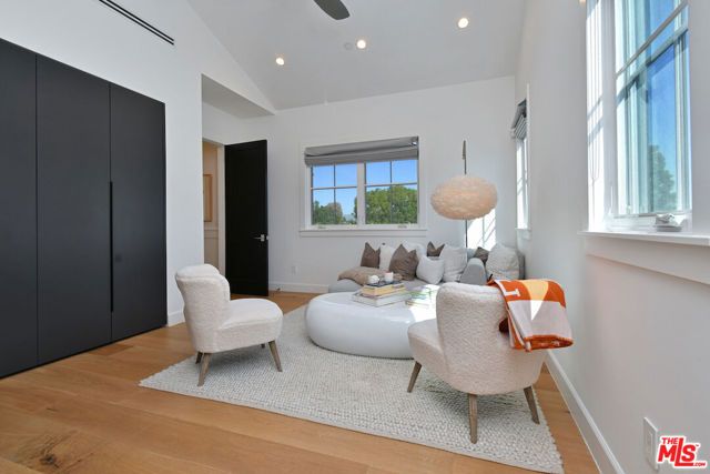 17201 Mccormick Street, Encino (los Angeles), CA 91316