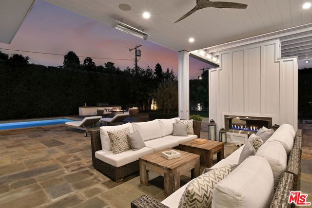 17201 Mccormick Street, Encino (los Angeles), CA 91316