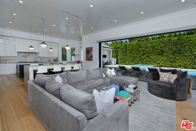 17201 Mccormick Street, Encino (los Angeles), CA 91316