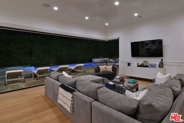 17201 Mccormick Street, Encino (los Angeles), CA 91316