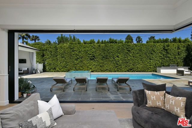 17201 Mccormick Street, Encino (los Angeles), CA 91316