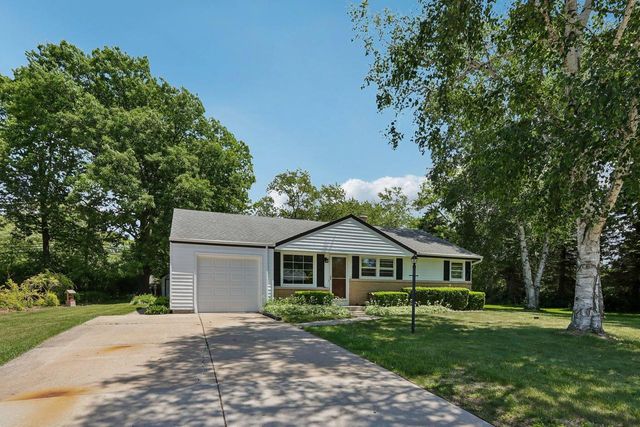 5700 S 41st STREET, Greenfield, WI 53221