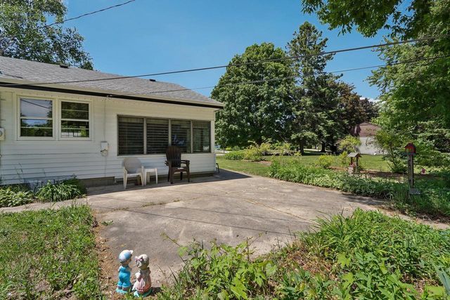 5700 S 41st STREET, Greenfield, WI 53221
