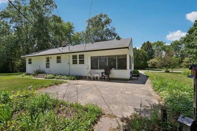 5700 S 41st STREET, Greenfield, WI 53221