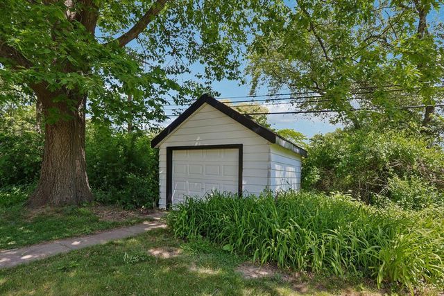 5700 S 41st STREET, Greenfield, WI 53221