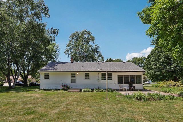 5700 S 41st STREET, Greenfield, WI 53221