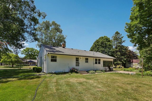 5700 S 41st STREET, Greenfield, WI 53221