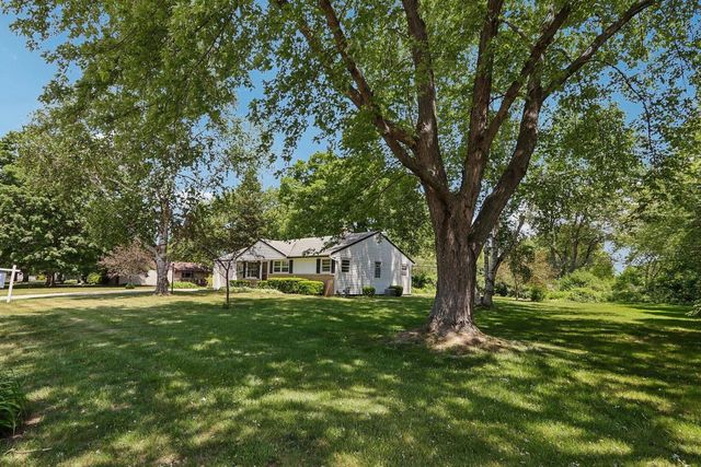 5700 S 41st STREET, Greenfield, WI 53221