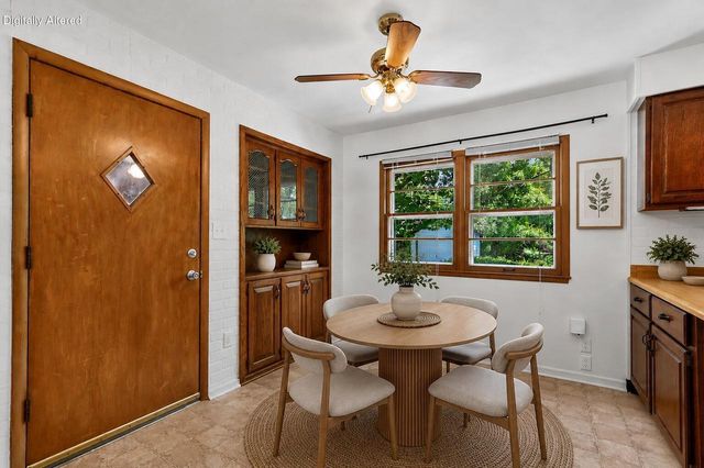 5700 S 41st STREET, Greenfield, WI 53221