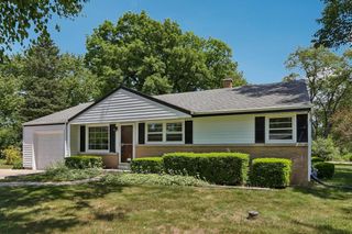 5700 S 41st STREET, Greenfield, WI 53221