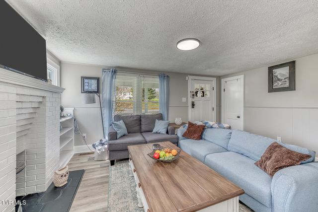 176 Crescent Drive, Bristol, VA 24201