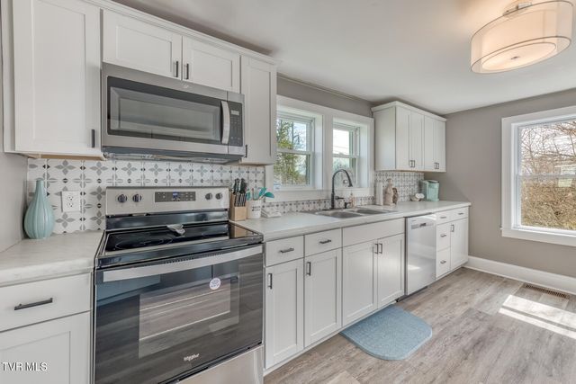 176 Crescent Drive, Bristol, VA 24201